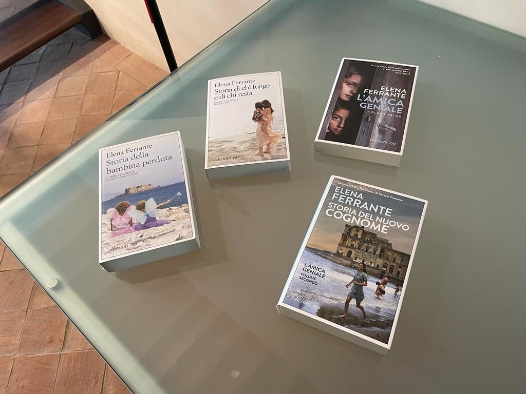 L'Amica Geniale, i quattro libri di Elena Ferrante in esposizione