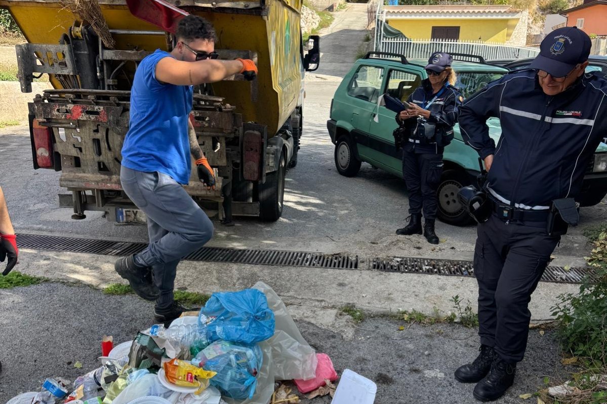rifiuti abbandonati a monreale e pioppo diverse multe della polizia municipale da Monrealelive.it rifiuti abbandonati a monreale e pioppo diverse multe della polizia municipale